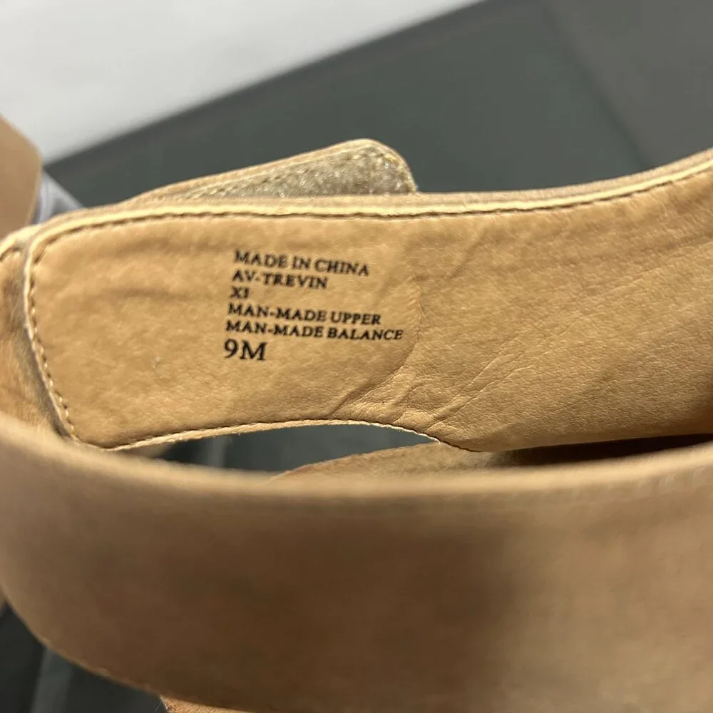 Adrienne Vittadini‎ Trevin mid-wedge tan sandal size 9M